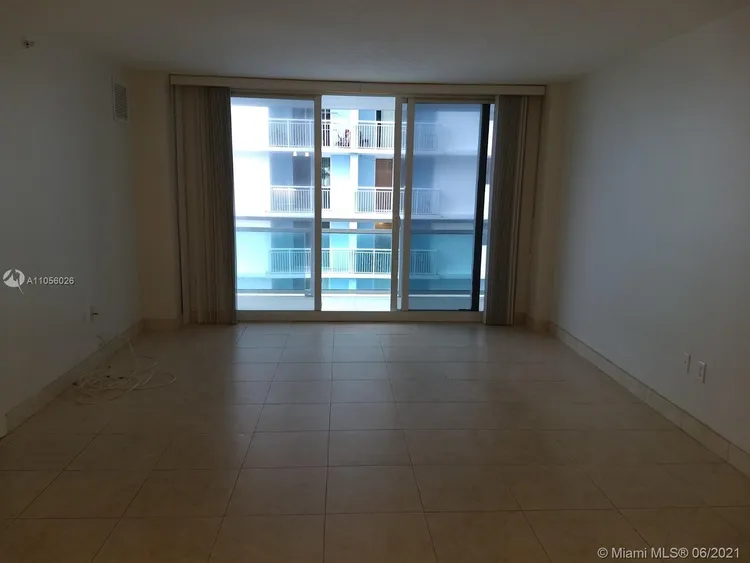 The Collins #712 image #7