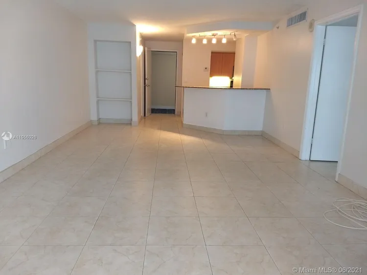 The Collins #712 image #8