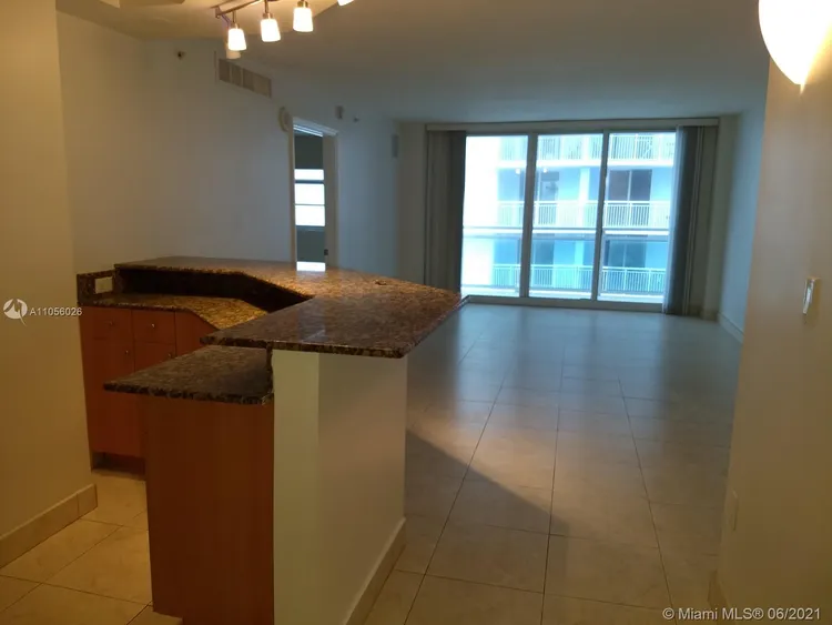 The Collins #712 image #9