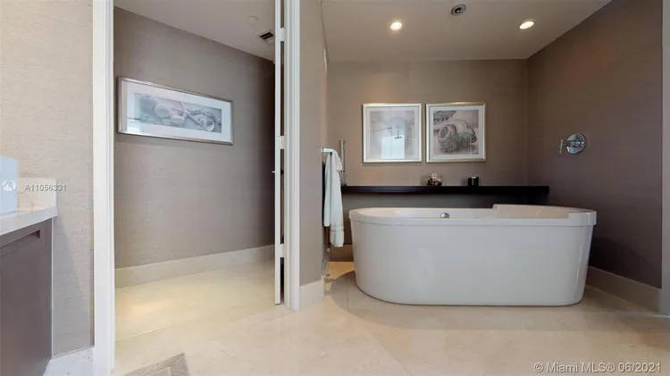 St. Tropez Sunny Isles Beach #2-UPH2 image #9