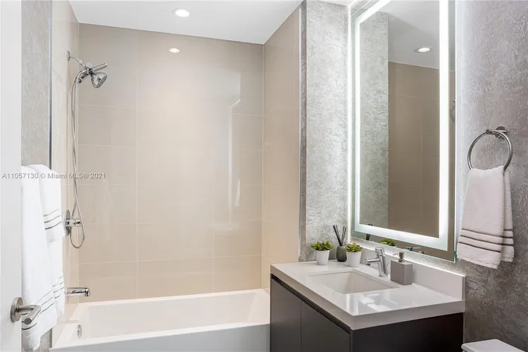 Paramount Miami Worldcenter #PH-5201 image #32