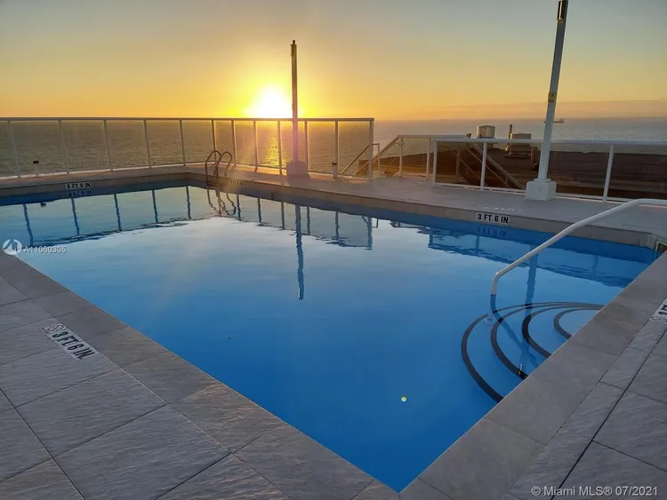 Vantage View #801 image #17