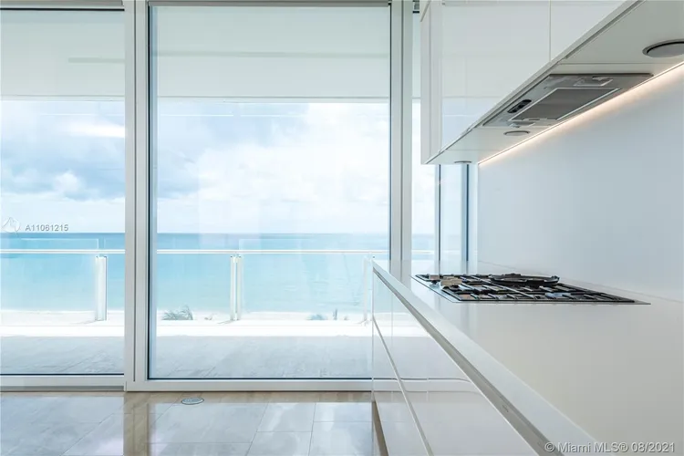 The Surf Club Four Seasons Hotel And Residences #N-521 image #10