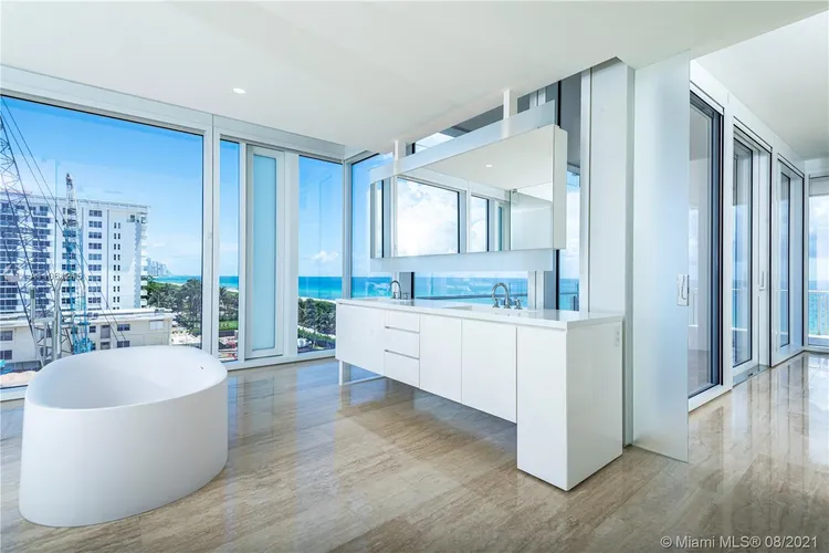 The Surf Club Four Seasons Hotel And Residences #N-521 image #14