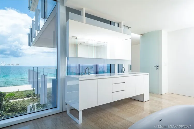 The Surf Club Four Seasons Hotel And Residences #N-521 image #16