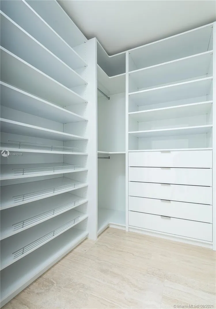 The Surf Club Four Seasons Hotel And Residences #N-521 image #18