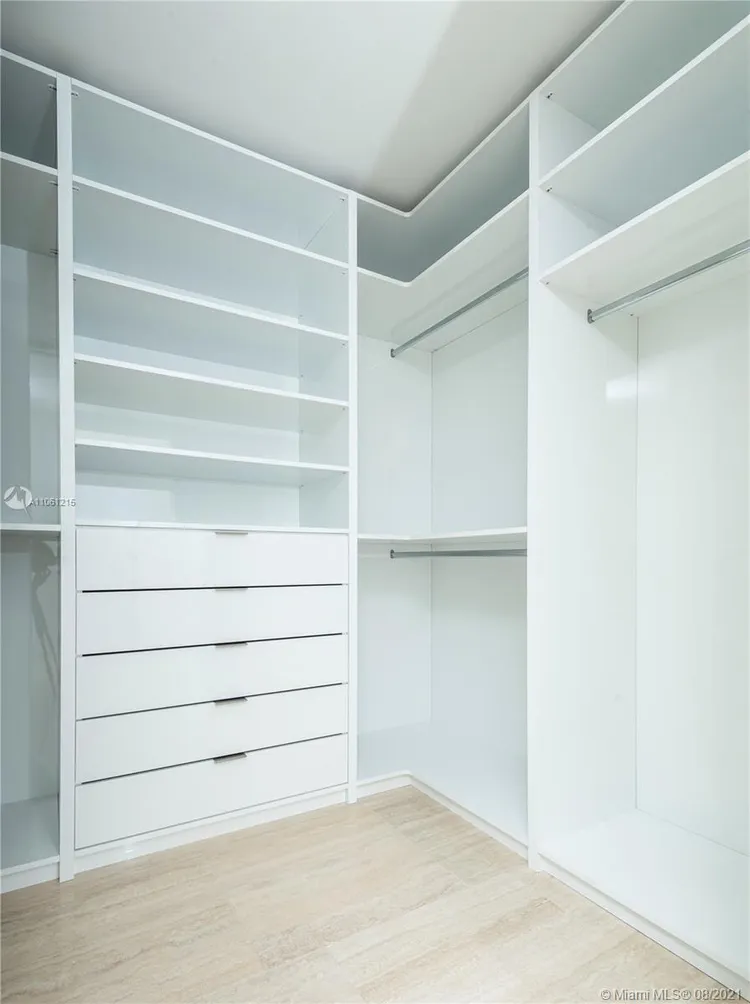 The Surf Club Four Seasons Hotel And Residences #N-521 image #19