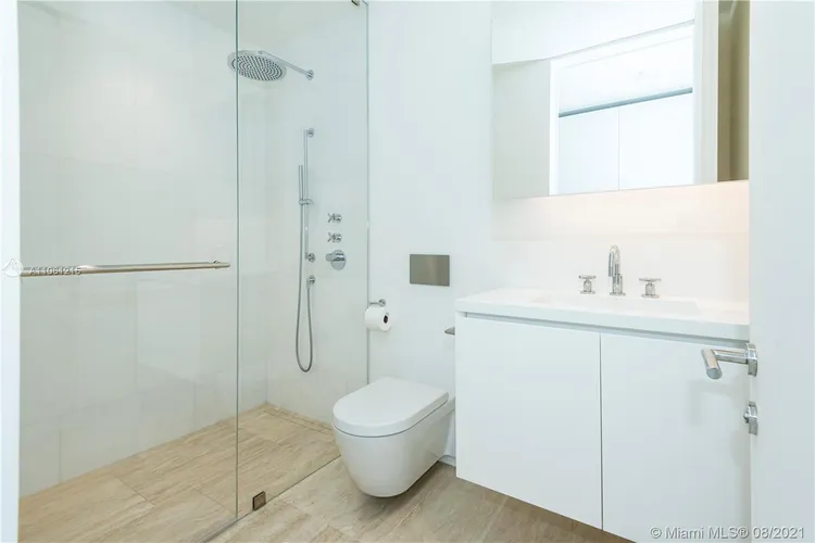 The Surf Club Four Seasons Hotel And Residences #N-521 image #23