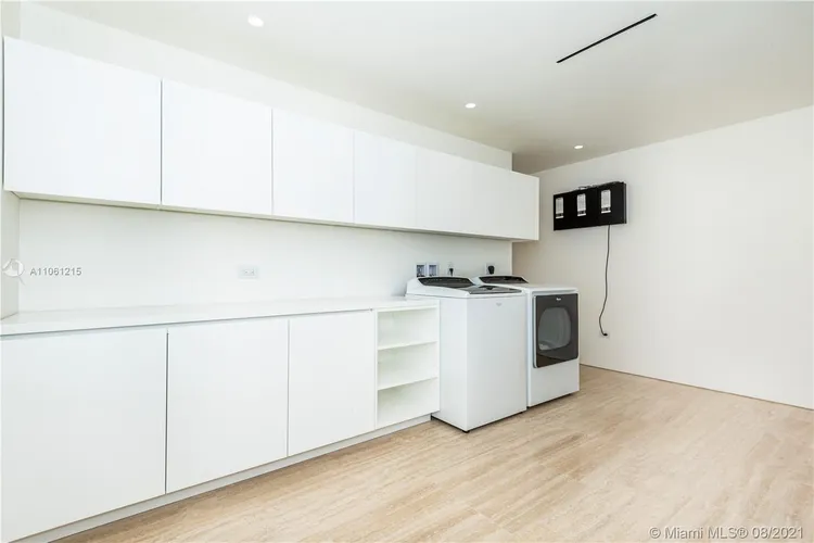 The Surf Club Four Seasons Hotel And Residences #N-521 image #24