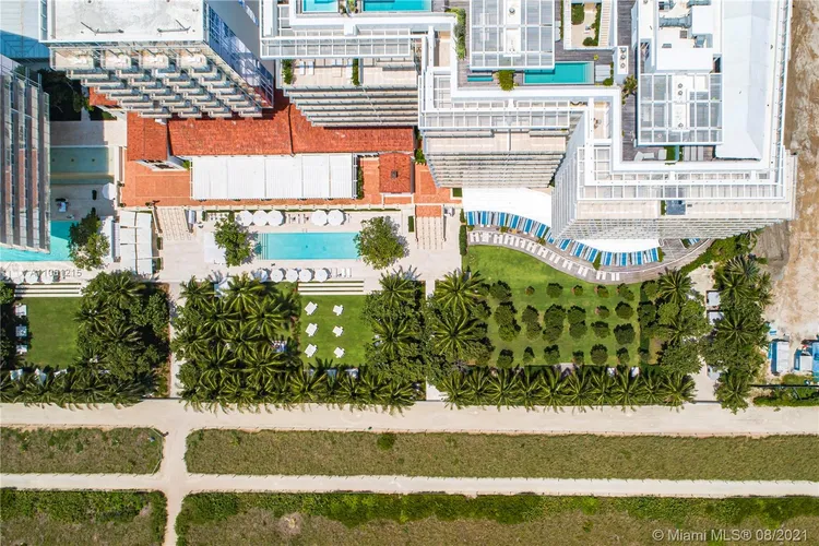 The Surf Club Four Seasons Hotel And Residences #N-521 image #43