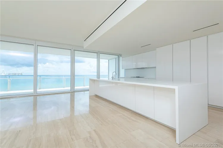 The Surf Club Four Seasons Hotel And Residences #N-521 image #7