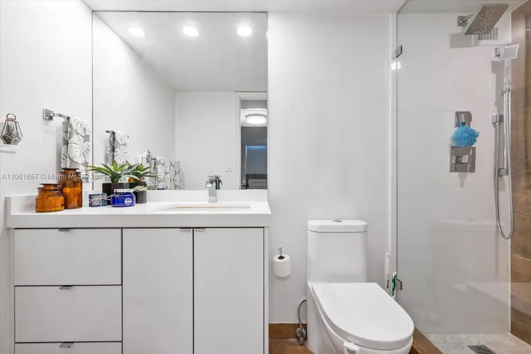 Oceanside Plaza #5P image #11