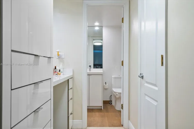 Oceanside Plaza #5P image #12