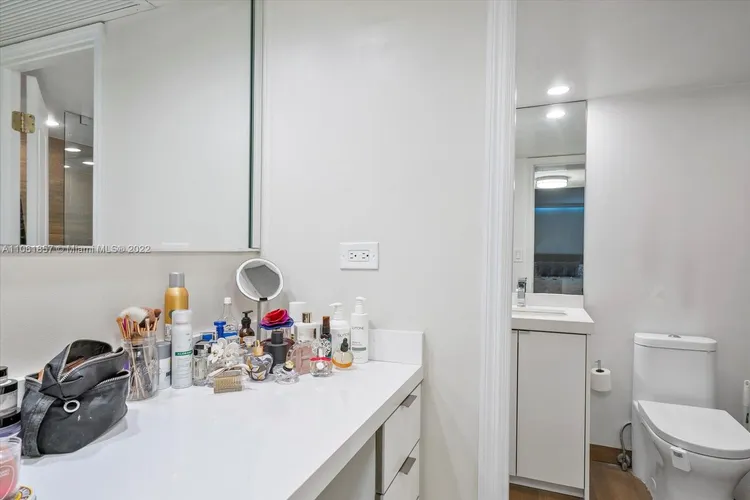 Oceanside Plaza #5P image #13