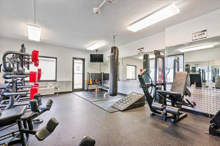 Oceanside Plaza #5P image #17