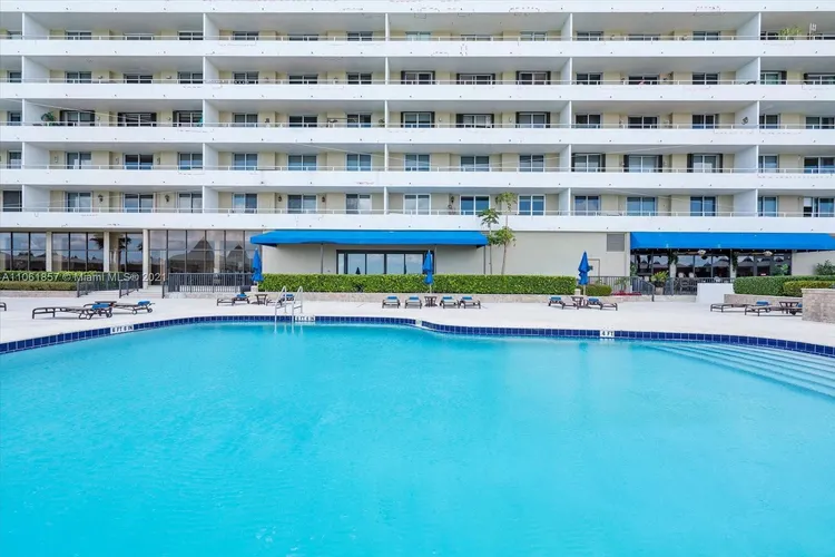 Oceanside Plaza #5P image #18