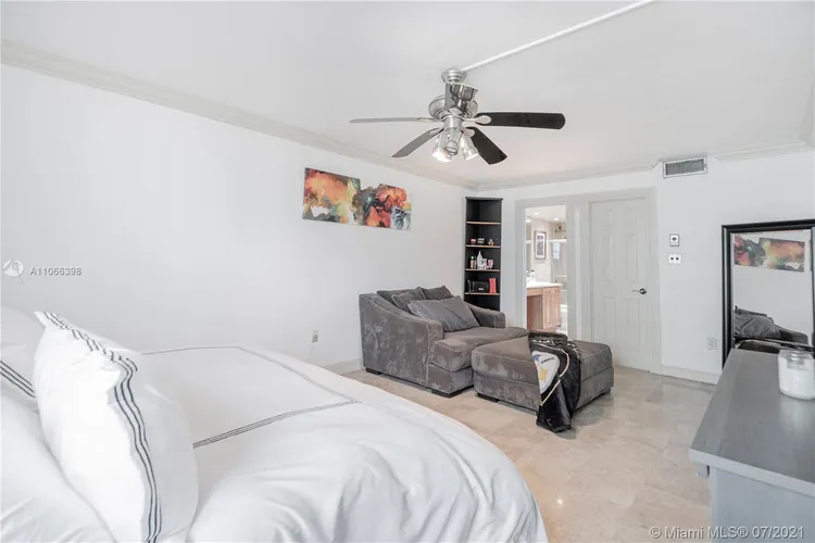 Royal Embassy #10G image #15