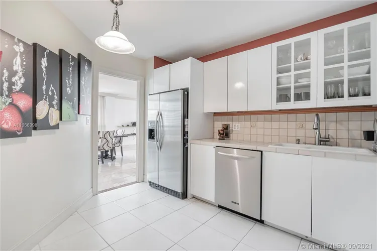 Royal Embassy #10G image #19