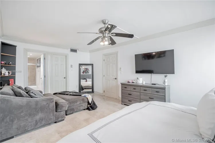 Royal Embassy #10G image #21