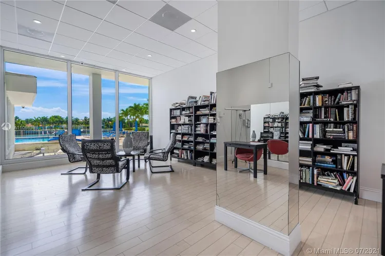 Royal Embassy #10G image #32