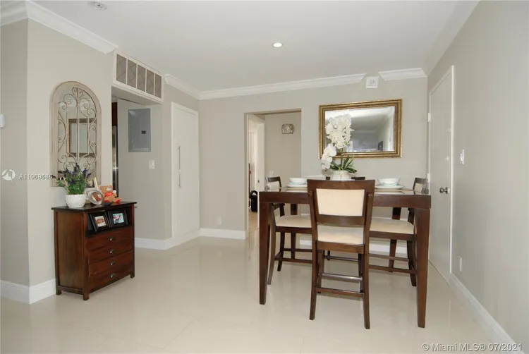 Embassy Towers #4A image #10