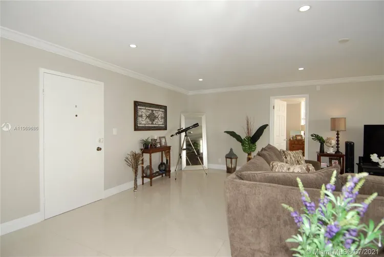 Embassy Towers #4A image #15