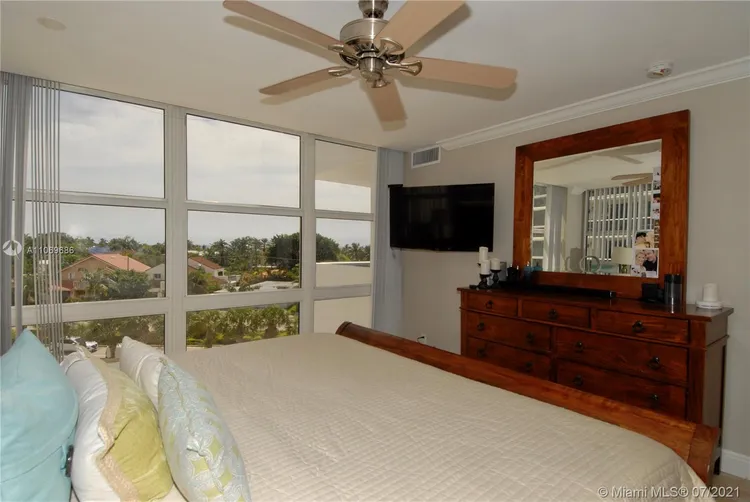 Embassy Towers #4A image #18