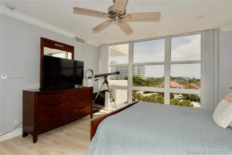 Embassy Towers #4A image #25