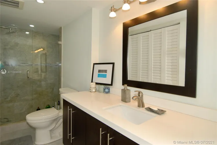 Embassy Towers #4A image #27