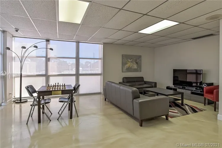 Embassy Towers #4A image #32