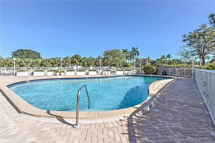 Embassy Towers #4A image #34