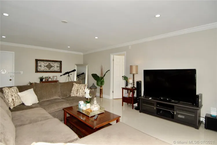 Embassy Towers #4A image #6