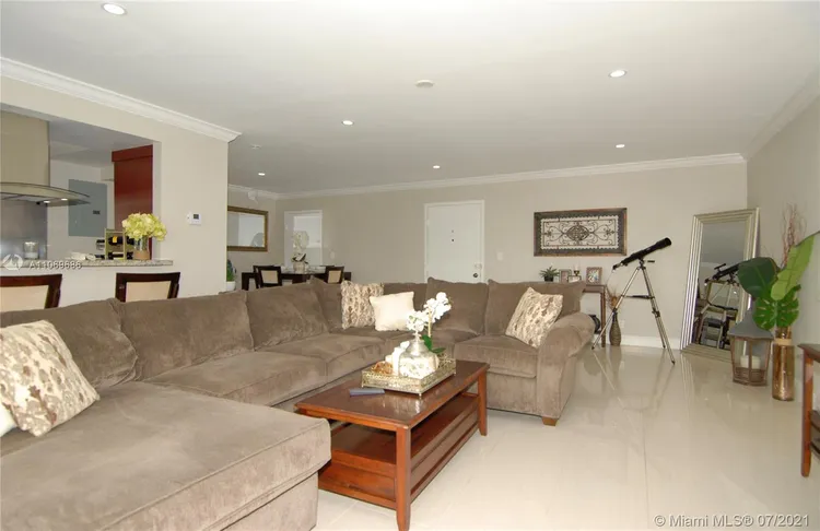 Embassy Towers #4A image #8