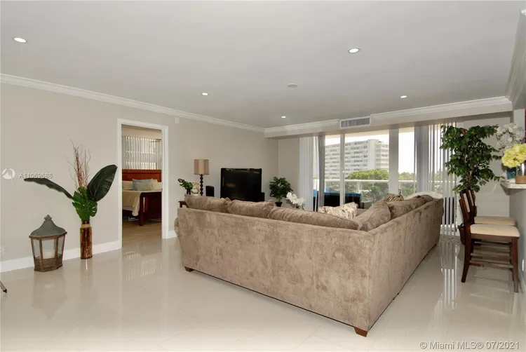 Embassy Towers #4A image #9