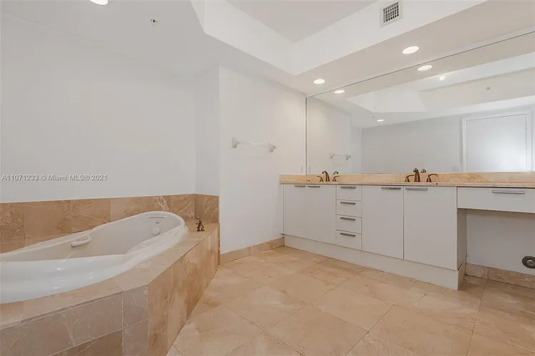 One Fifty One At Biscayne #902 image #22