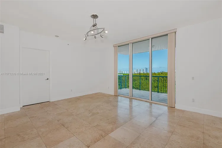 One Fifty One At Biscayne #902 image #6