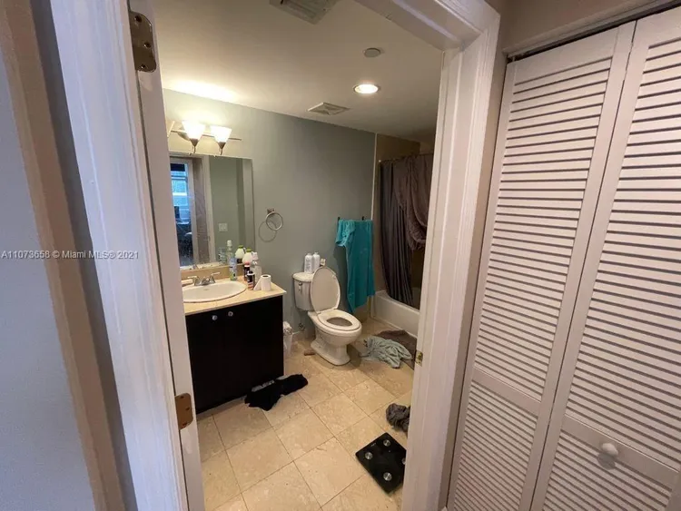 One Village Place #906 image #10