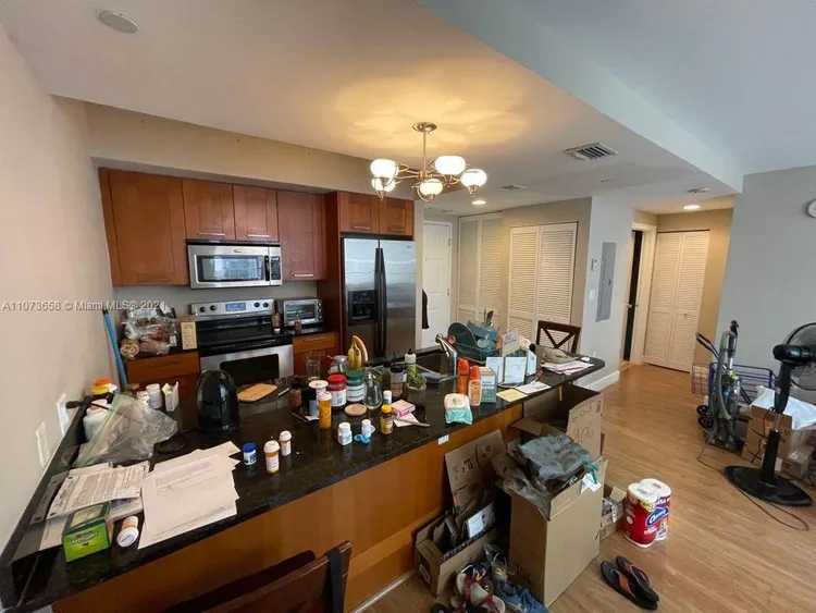 One Village Place #906 image #14