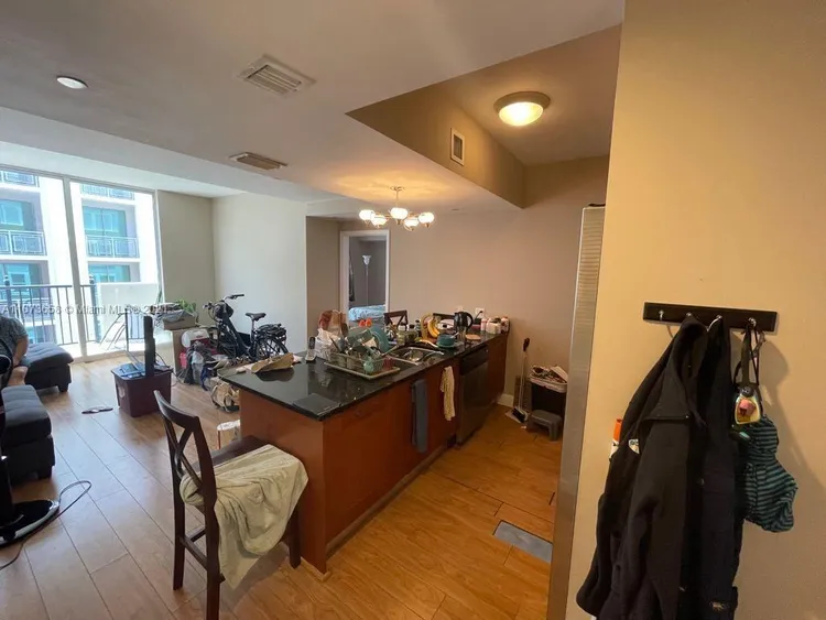 One Village Place #906 image #6