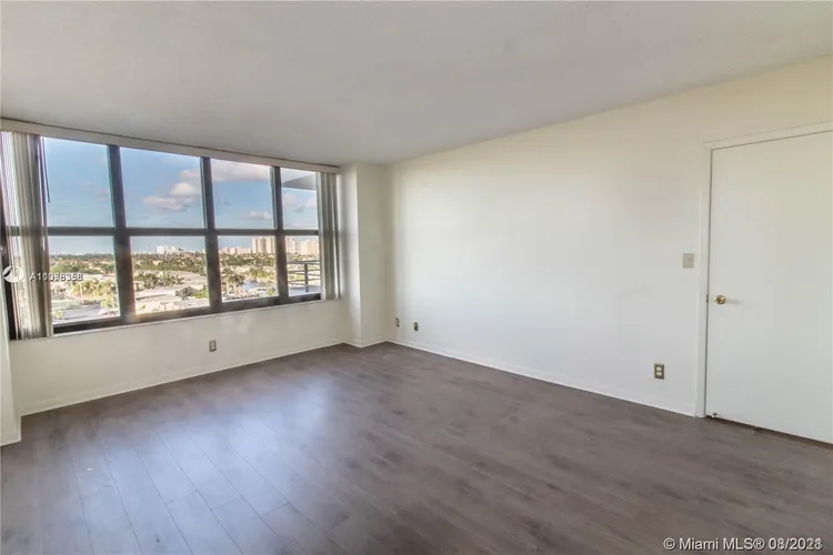 Olympus Towers and Marina #910 image #7