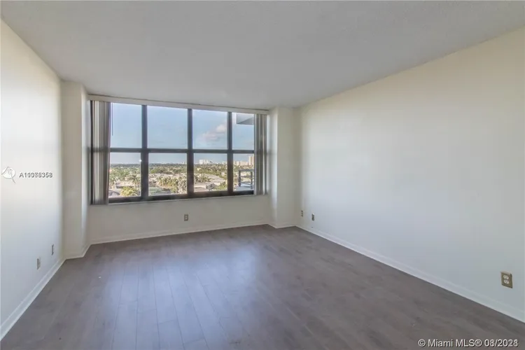 Olympus Towers and Marina #910 image #8