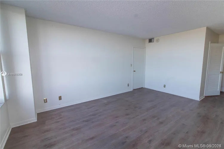 Olympus Towers and Marina #910 image #9