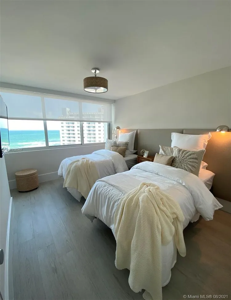 Burleigh House #1026 image #10