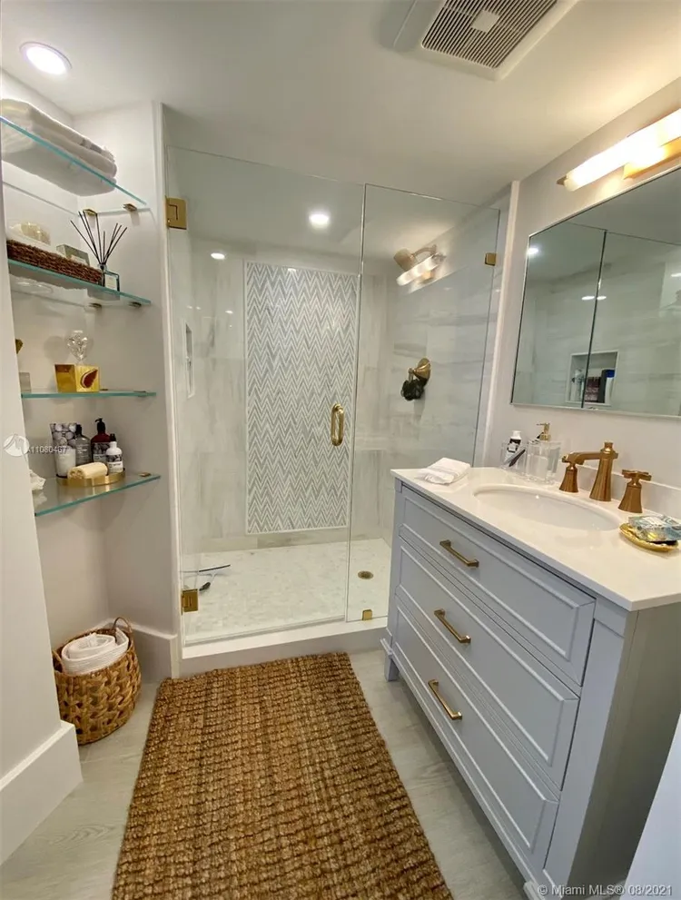 Burleigh House #1026 image #9