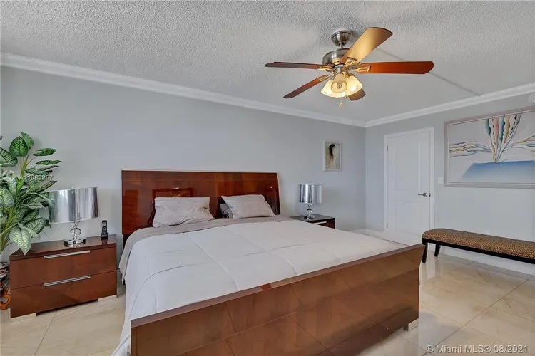 Plaza Towers North #1811 image #9