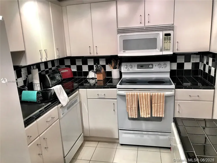 Ten Thousand Plaza #622 image #6