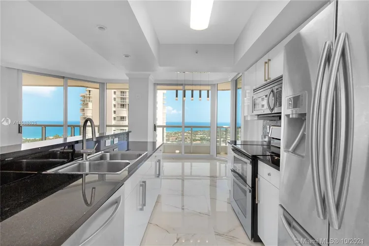 South Tower at the Point #2701 image #12