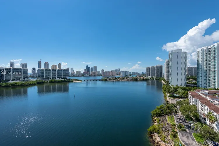 Echo Aventura #UPH11 image #25