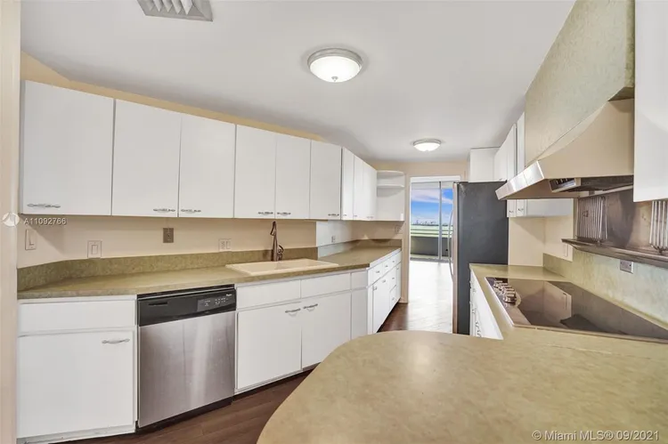 Palm Bay Towers #23N image #13