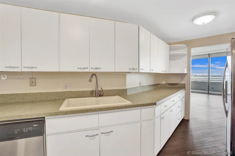 Palm Bay Towers #23N image #33